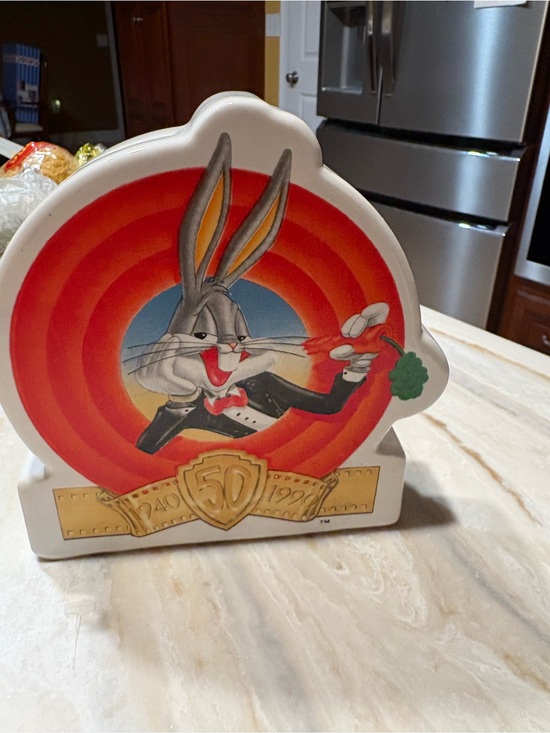 Looney tunes Other - Reseller box up to 5 lbs